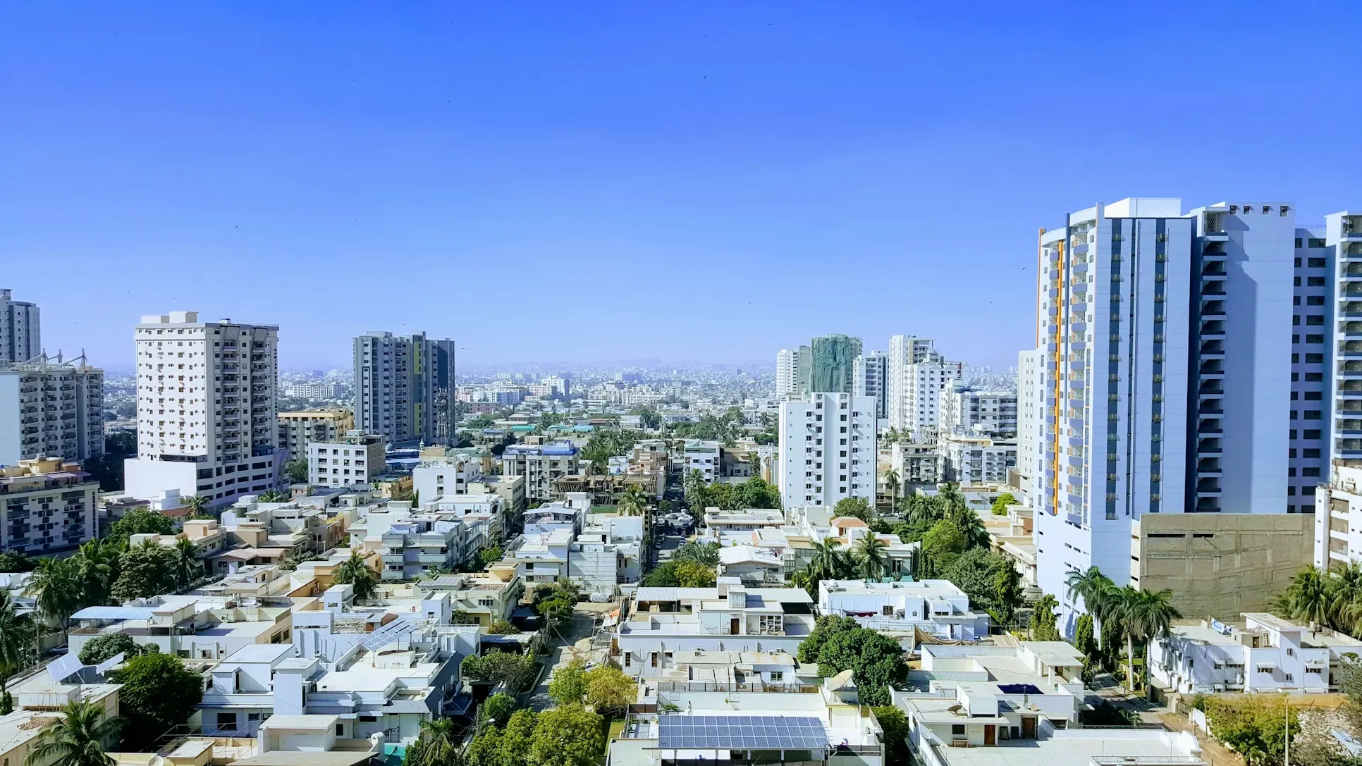 Current time in Karachi, Pakistan – city skyline